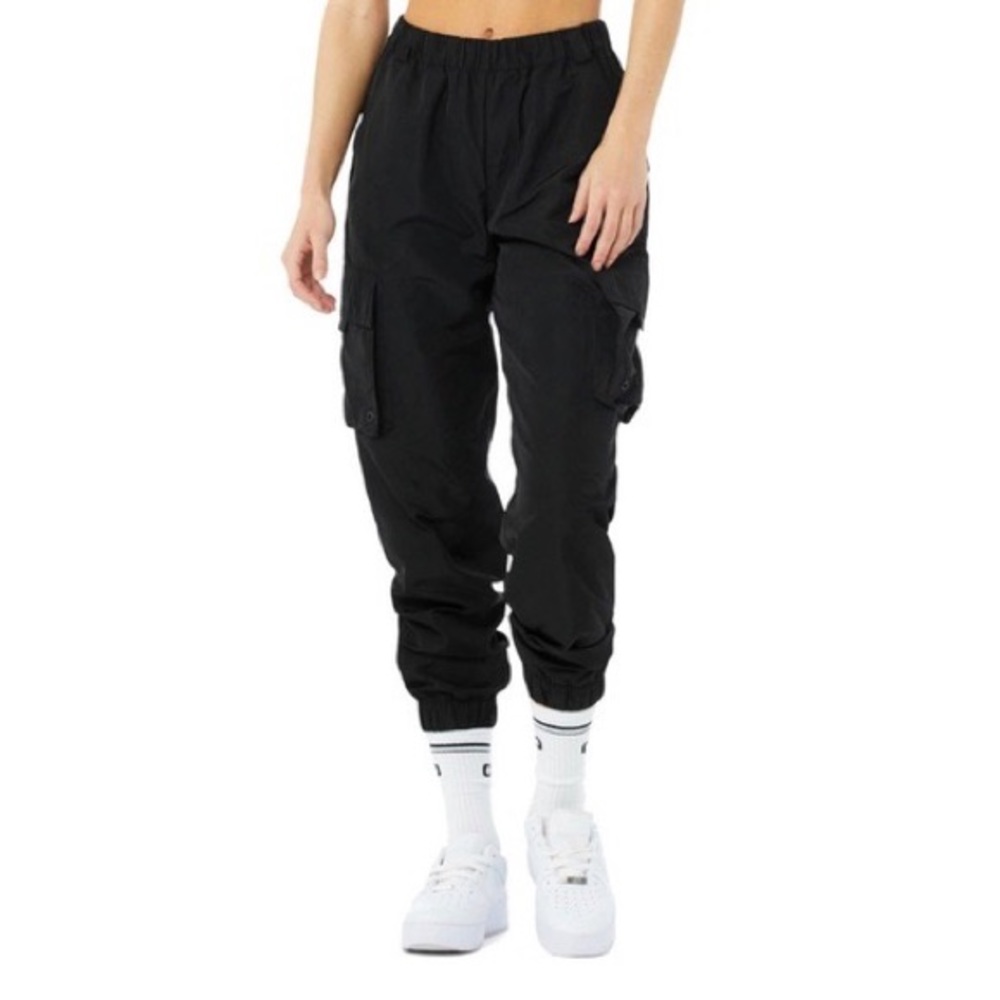 Alo yoga windbreaker pants - discontinued style, never worn #alo #aloyoga